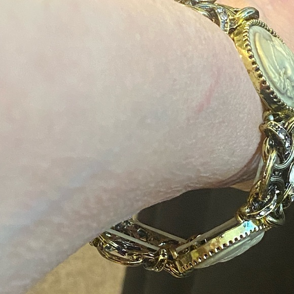 Vintage  costume cameo stretch cuff brac… - Picture 8 of 8